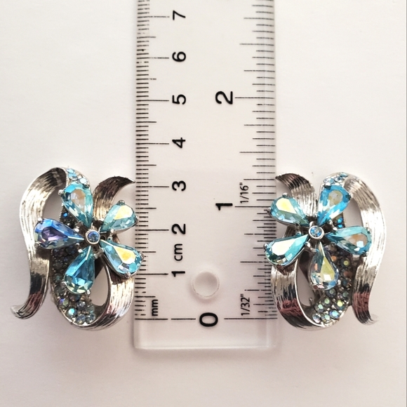 Schiaparelli - Signed Vintage AB Crystal Clip-on Earrings Flower & Ribbon Design - Picture 8 of 9